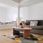 Near Center With Air Conditioning And Parking - Benakey Apartament