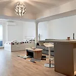 Near Center With Air Conditioning And Parking - Benakey Apartament Cannes