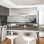 Near Center With Air Conditioning And Parking - Benakey Apartament Cannes