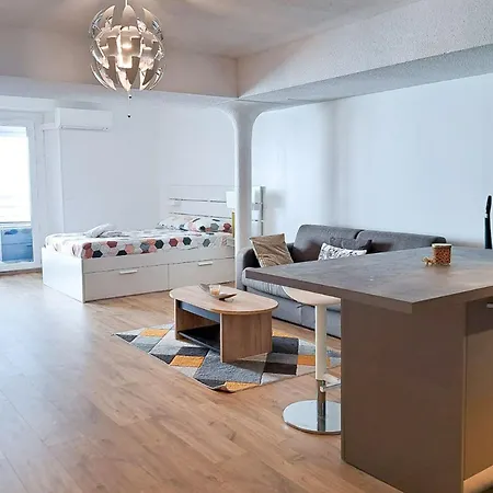 Near Center With Air Conditioning And Parking - Benakey * Cannes
