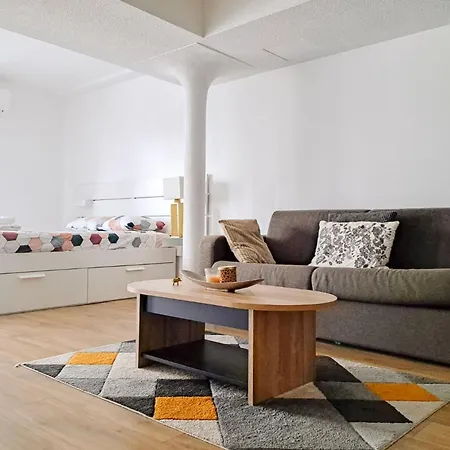 Near Center With Air Conditioning And Parking - Benakey Lägenhet