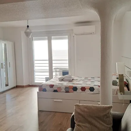 Near Center With Air Conditioning And Parking - Benakey * Cannes