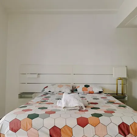 Near Center With Air Conditioning And Parking - Benakey *