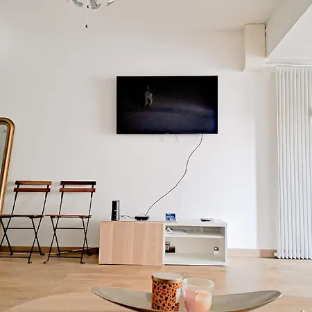 Near Center With Air Conditioning And Parking - Benakey Cannes