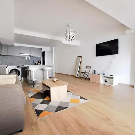 Near Center With Air Conditioning And Parking - Benakey Apartament