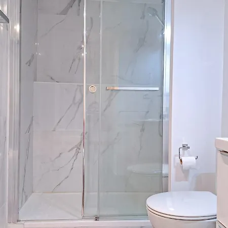 Near Center With Air Conditioning And Parking - Benakey * Cannes